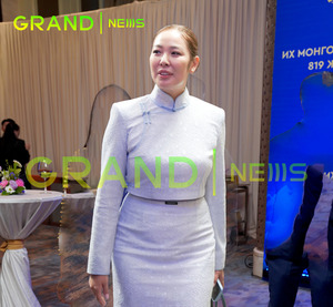 16 насандаа мисс, 29 насандаа Ерөнхийлөгчийн зөвлөх болов оо, би!